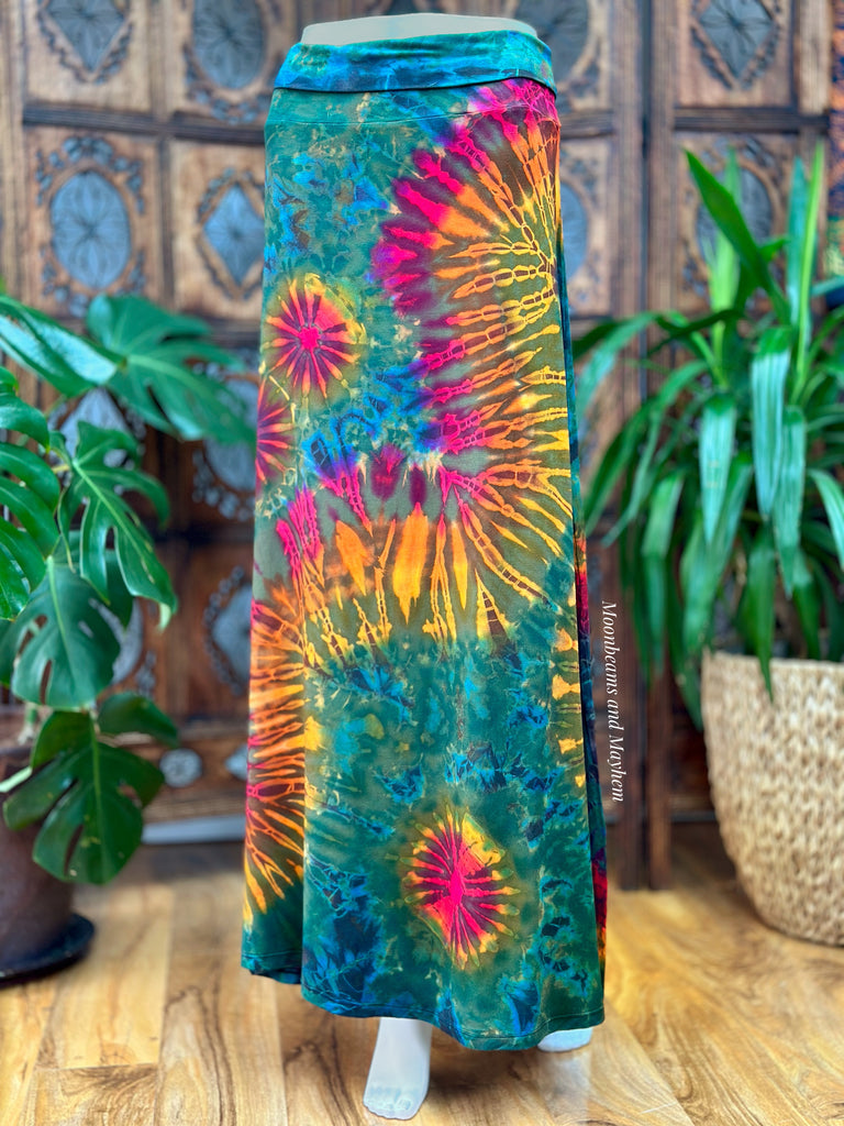 WILD CHILD GREEN LONG TIE DYE SKIRT SIZE REG / XL