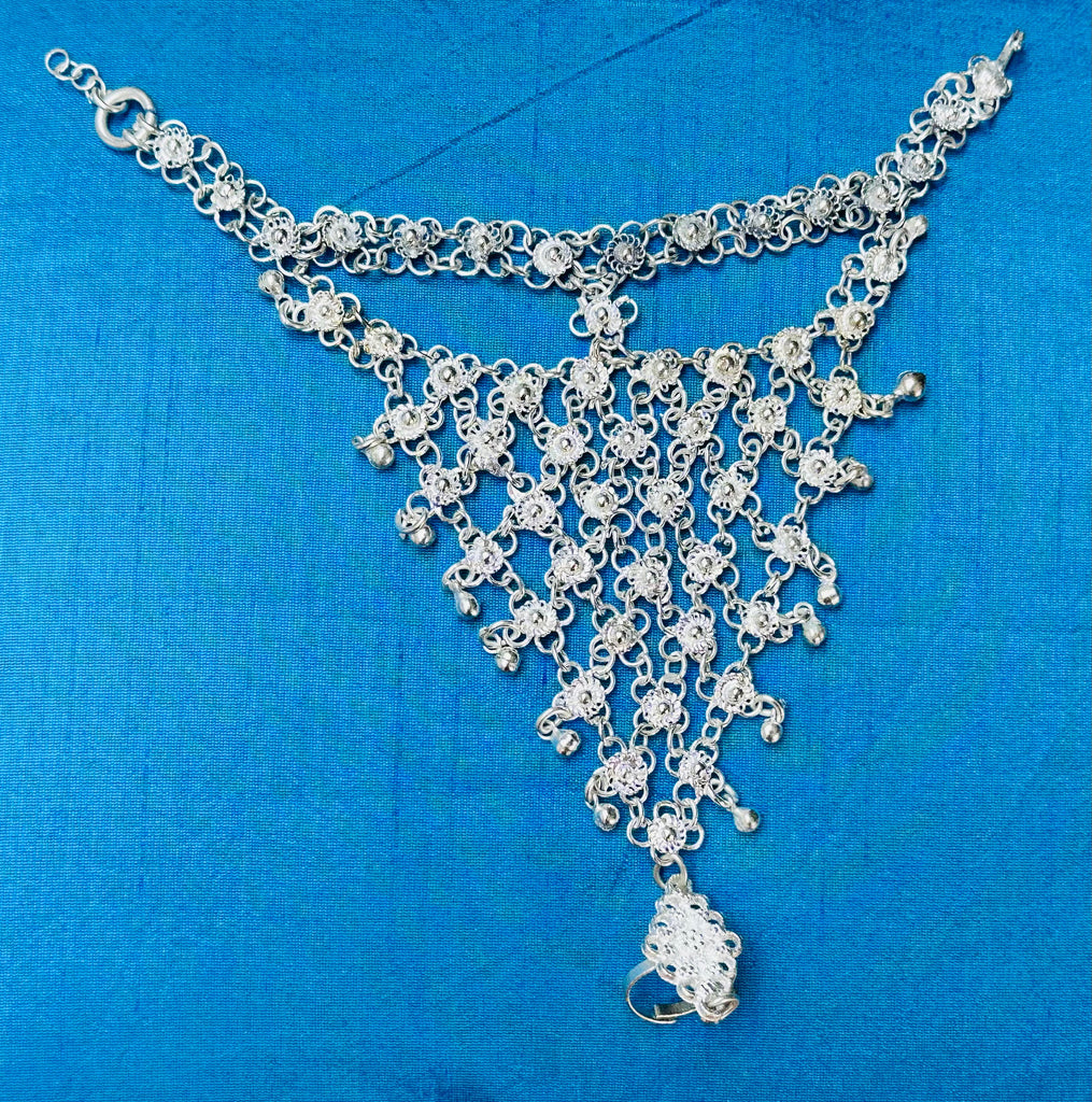 ENCHANTING HAND JEWELS / RING