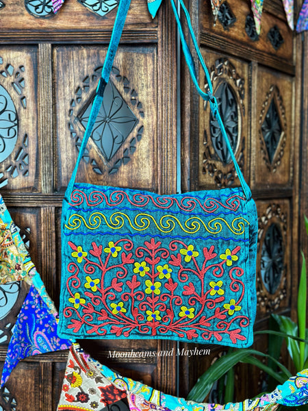 BEAUTIFUL BLUE FOLK ART SATCHEL /SHOULDER BAG