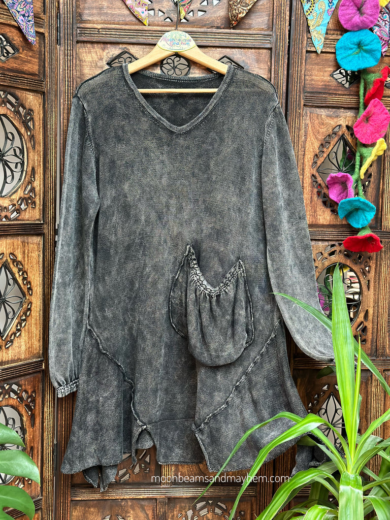STONEWASHED BLACK COTTON ART JUMPER (M/L)