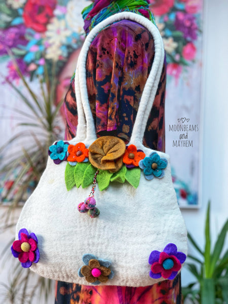 ENCHANTING DAISY WHITE FELTED BLOSSOM BAG - MoonbeamsandMayhem