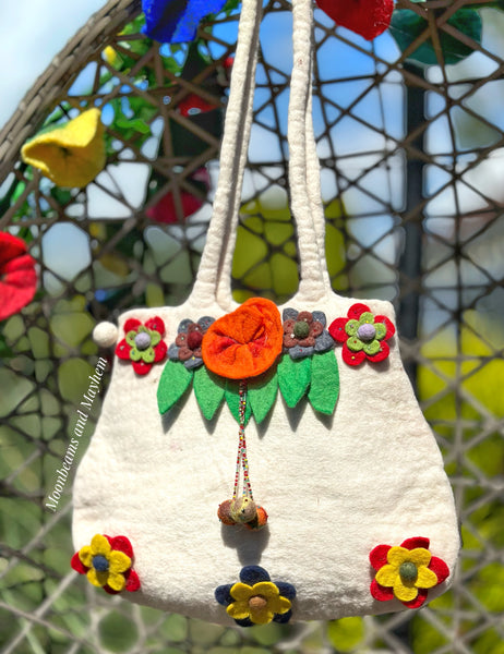 ENCHANTING DAISY WHITE FELTED BLOSSOM BAG - MoonbeamsandMayhem