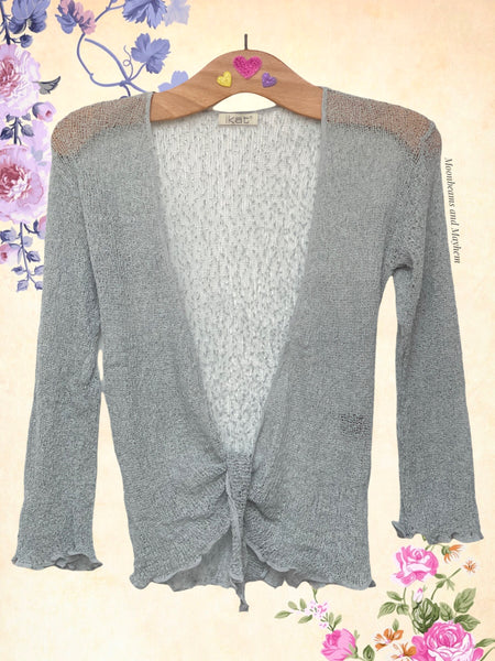 BEAUTIFUL SILVER / GREY KNITTED  SHRUG / CARDIGAN - MoonbeamsandMayhem