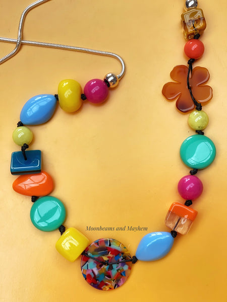 LUSCIOUS LONG ACRYLIC COLOUR POP NECKLACE - MoonbeamsandMayhem
