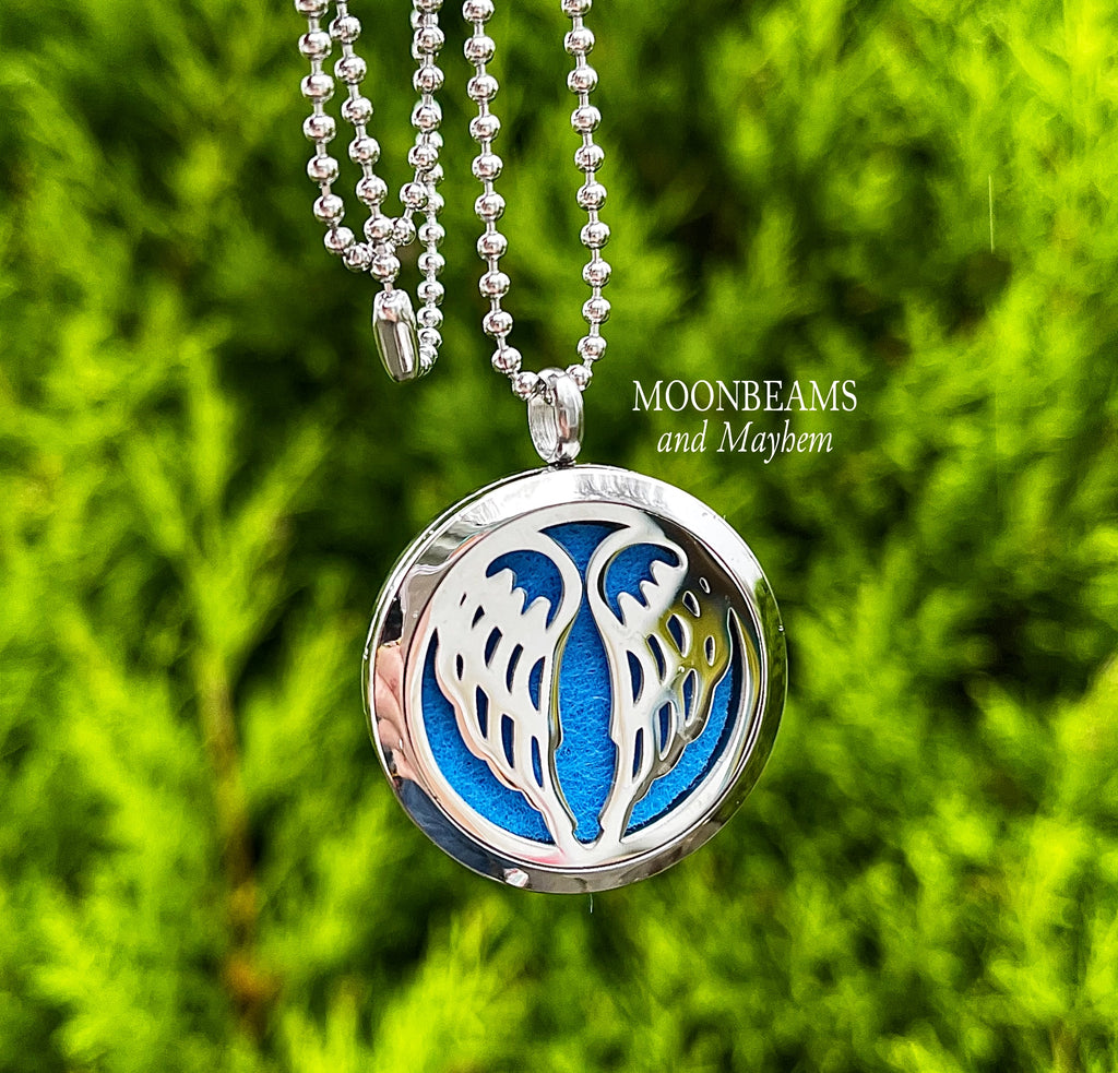 ENCHANTING ANGEL WINGS AROMATHERAPY DIFFUSER NECKLACE - MoonbeamsandMayhem