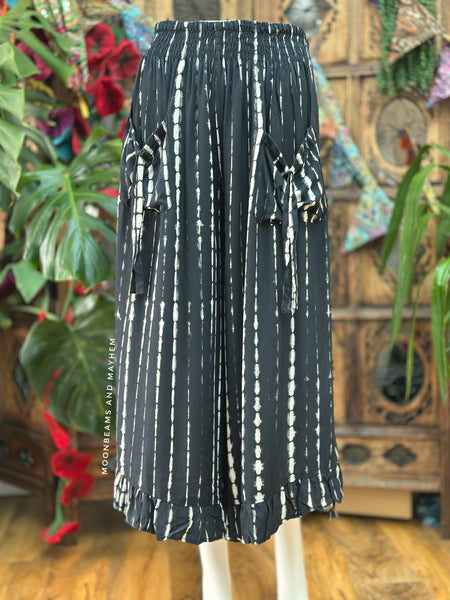 BLACK FRILL SEEKER PANTS