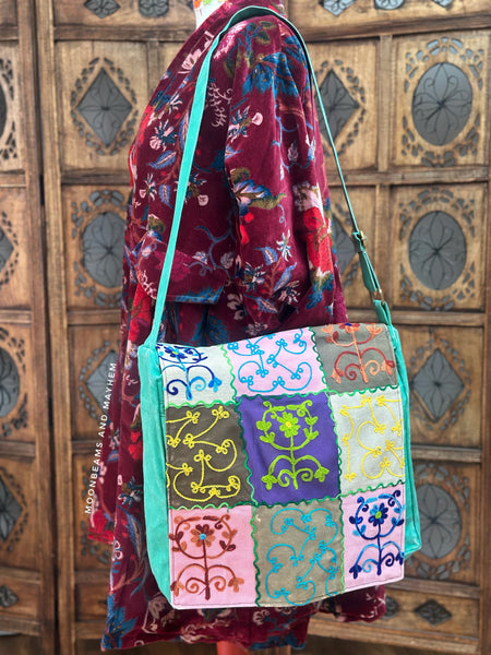 OVERSIZED FOLK ART SATCHEL (BA158)