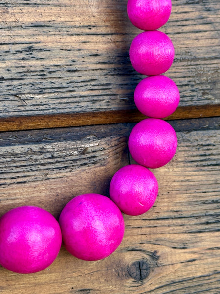 JOYFUL SOUL WOODEN BEADED NECKLACE - FUCHSIA PINK