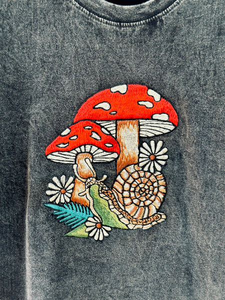 SNAIL & MUSHROOM TEE