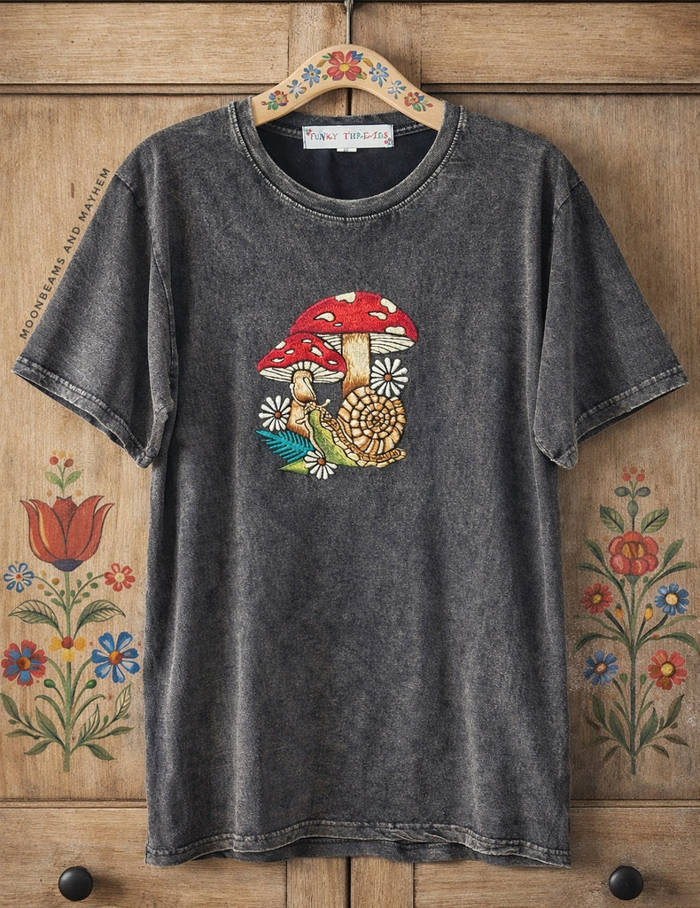 SNAIL & MUSHROOM TEE