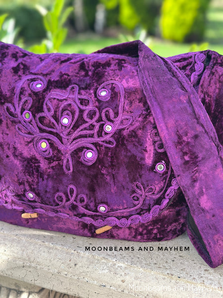 AMETHYST VELVET ENCHANTMENT SHOULDER BAG