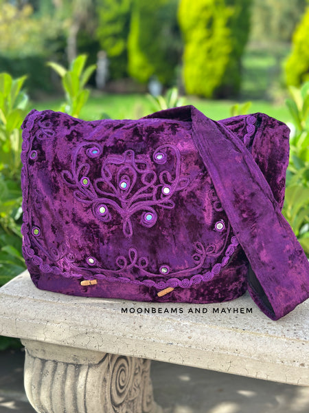 AMETHYST VELVET ENCHANTMENT SHOULDER BAG