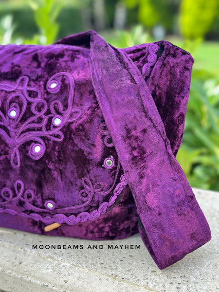 AMETHYST VELVET ENCHANTMENT SHOULDER BAG