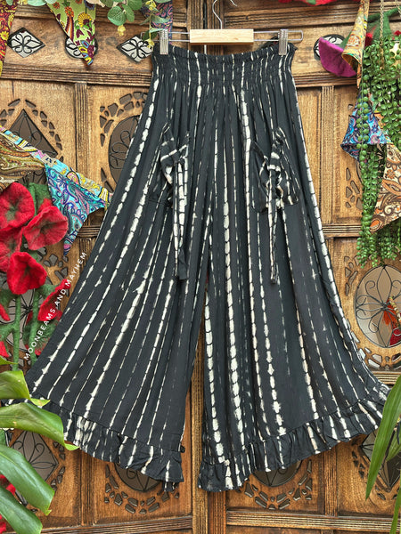 BLACK FRILL SEEKER PANTS