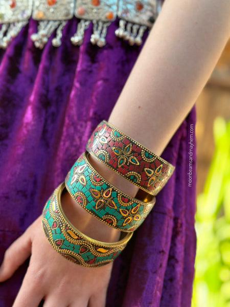 BEAUTIFUL LARGE BRASS INLAID BANGLE / BRACELET