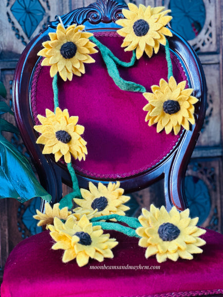 ENCHANTING LARGE FELTED SUNFLOWER STRAND