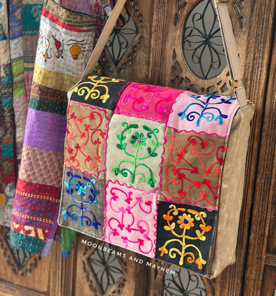 OVERSIZED FOLK ART SATCHEL (BA156)