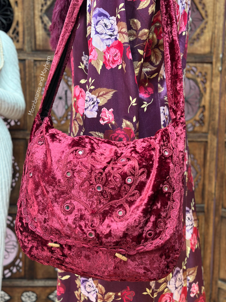 RICH ROSE VELVET ENCHANTMENT SHOULDER BAG