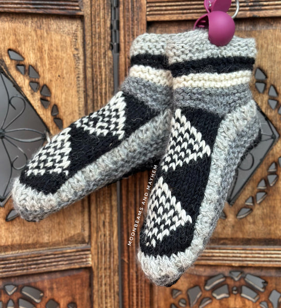 FLEECE LINED WINTER SNUGGLE SOCKS / SLIPPERS