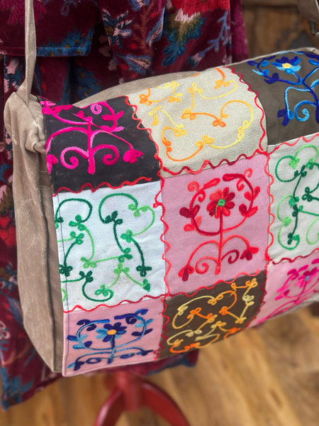 OVERSIZED FOLK ART SATCHEL (BA157)